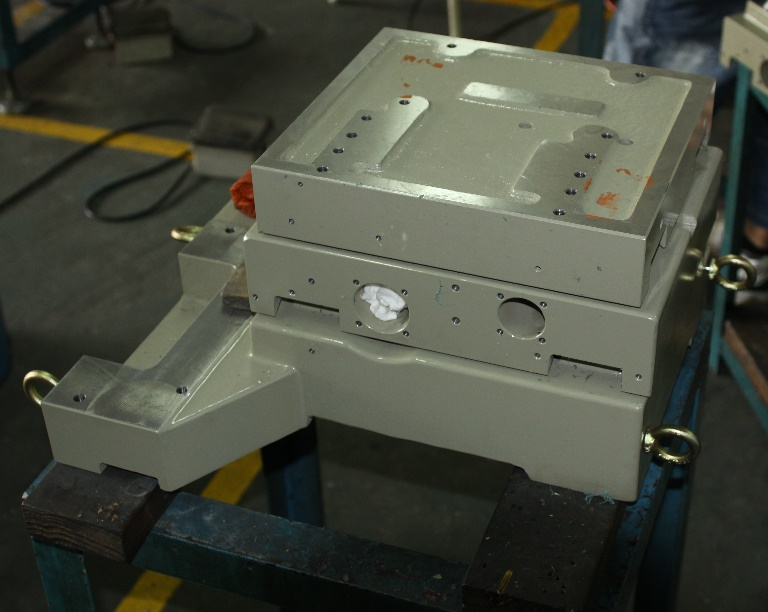 Spitzen SUG-50NC2  Чугун Mechanite  Все основные конструктивные элементы станка изготовлены из высококачественного чугуна марки Mechanite 