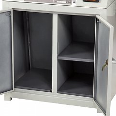 EOS-91 
  Вместительное основание – шкаф  Основание станка выполнено в виде инструментального шкафа, который отлично подходит для хранения расходных материалов, инструмента и дополнительного оборудования  
