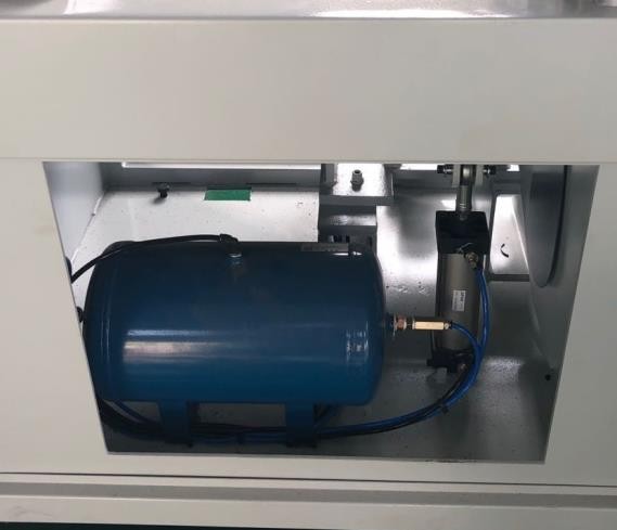 EcoWood MasterCut 250  Ресивер  Встроенный ресивер для хранения сжатого воздуха внутри станка обеспечивает постоянное давление в пневмосистеме во время работы 