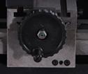 Proma SM-250E 
  Точное позиционирование  
 Поперечный суппорт с регулируемыми направляющими позволяет максимально точно выставить заготовку для обработки на токарном станке Proma SM-250E  
