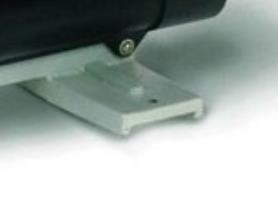 BKC-305 Устойчивость Ножки крепятся к столу или верстаку болтами, это делает станок устойчивым и повышает точность обработки 