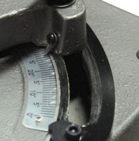 Jet J-350V  Измерительные шкалы  Поворотная консоль обладает измерительной шкалой, что позволяет с точностью до градуса измерять угол распила 