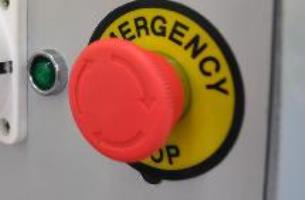 Stalex BS-215G  Аварийная остановка  При обнаружение каких-либо неполадок работу станка можно остановить нажатием одной кнопки 