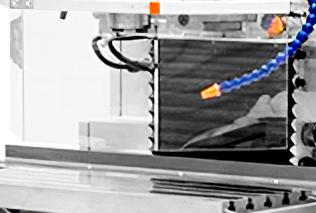 Stalex WFM 800 
  Защита от стружки  
 Прозрачный экран практически полностью закрывает рабочую зону и препятствует вылету стружки в глаза оператора  
