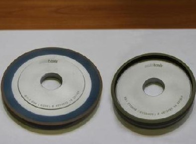 WoodTec Sharp Disk 600A 
  АЛМАЗНЫЕ КРУГИ ДЛЯ ЗАТОЧКИ ДИСКОВЫХ ПИЛ  
 Алмазные круги применяются для заточки и доводки дисковых пил с твердосплавными напайками по передней и задней граням  
  
 Количество и тип кругов указываются при заказе  
