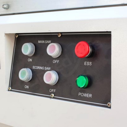 FABTEC UA3200S 
 Панель управления 
Включает независимые кнопочные переключатели, позволяющие удобно и безопасно управлять работой станка, в том числе включением и выключением двигателей;