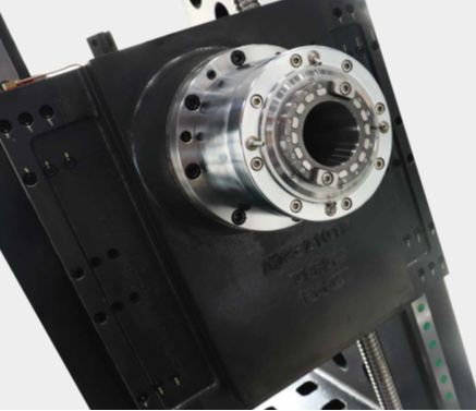 SPITZEN HMT-1250  Шпиндель  Шпиндель максимально сбалансирован и обладает высокой статической и динамической жесткостью, с ременным типом привода (стандарт) -BВТ50 6 000 об/мин  Подшипники шпинделя – NSK Все шпиндели в торце оснащены дополнительны...