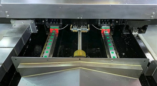 IRONMAC IMU-5X 400  X, Y, Z - роликовые направляющие и ШВП  X, Y, Z - роликовые направляющие R35, PMI-TAIWAN;X, Y, Z - ШВП X,Y, 4012 C3, Z 3210, C3 / PMI-TAIWAN;