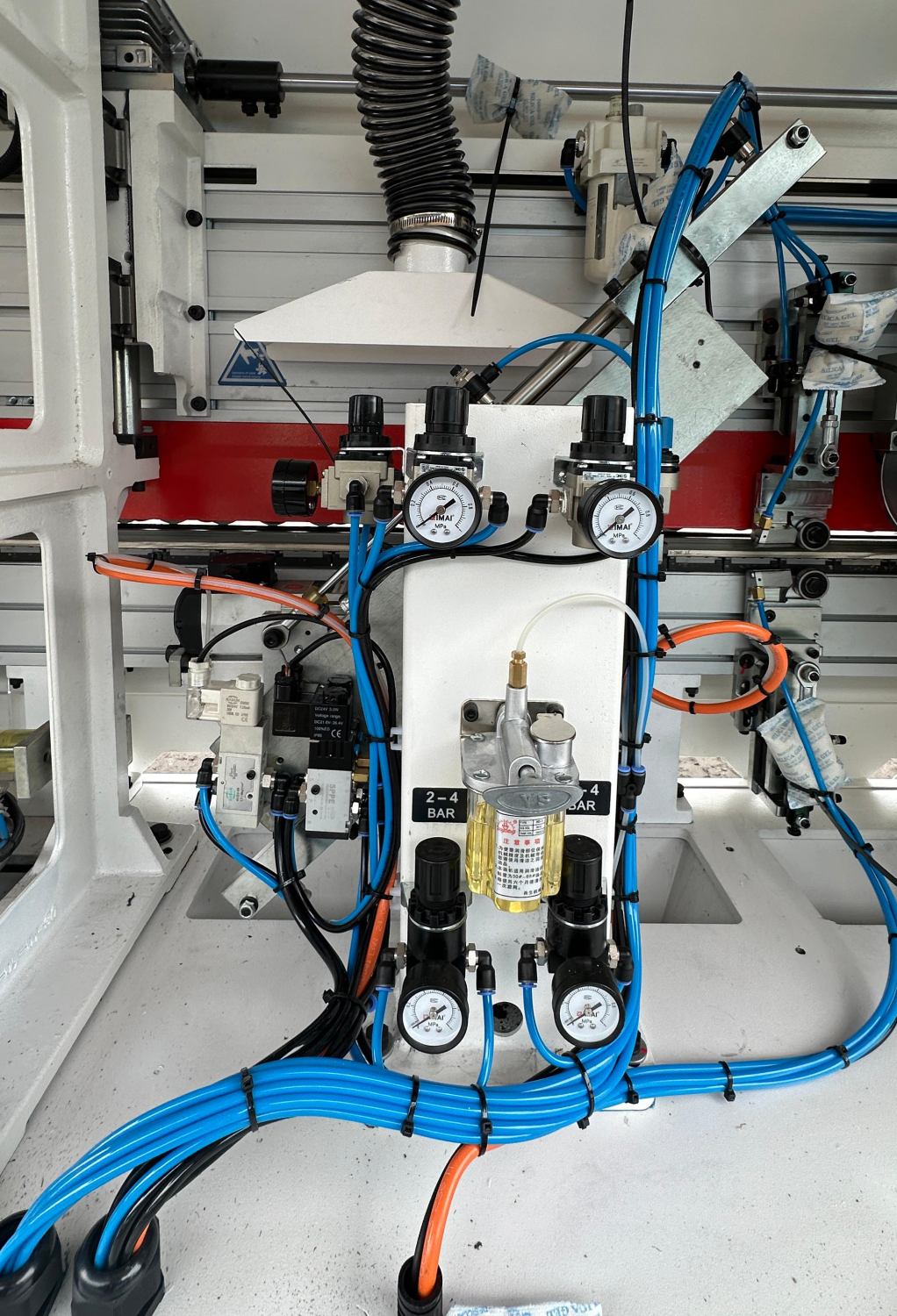 ALTESA SUPERSET NC 5650RF SERVO  Узел торцевой обрезки 
 Перемещение по точным линейным направляющим с использованием автоматического отслеживания профиля и высокочастотного высокоскоростного двигателя обеспечивает быструю обрезку кромки  Позволя...