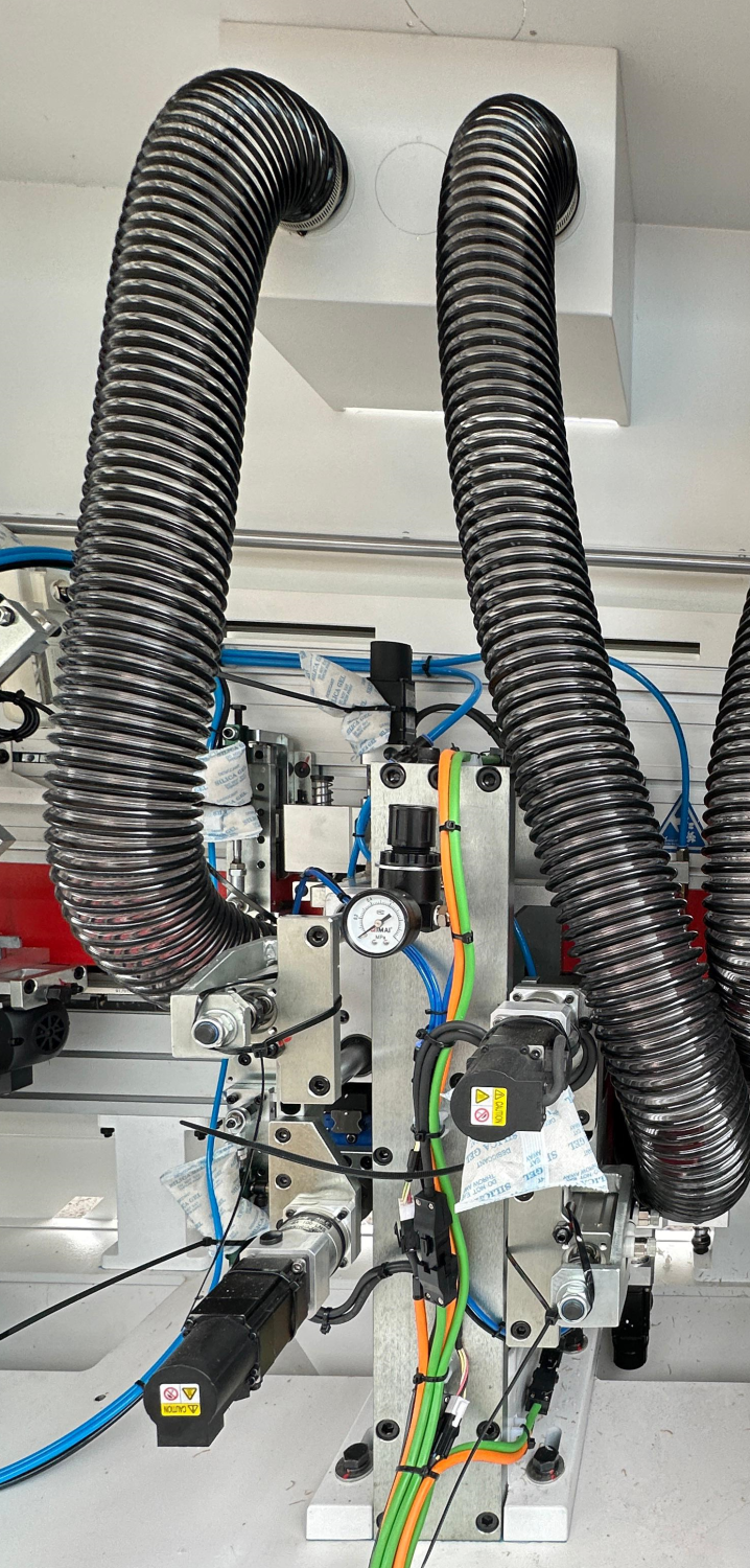 ALTESA SUPERSET NC 5650RF SERVO  Узел радиусной цикли на SERVO 
 Удаляет следы, оставленные фрезой для снятия свесов, делает края гладкими и ровными, придает кромке радиусную форму 
