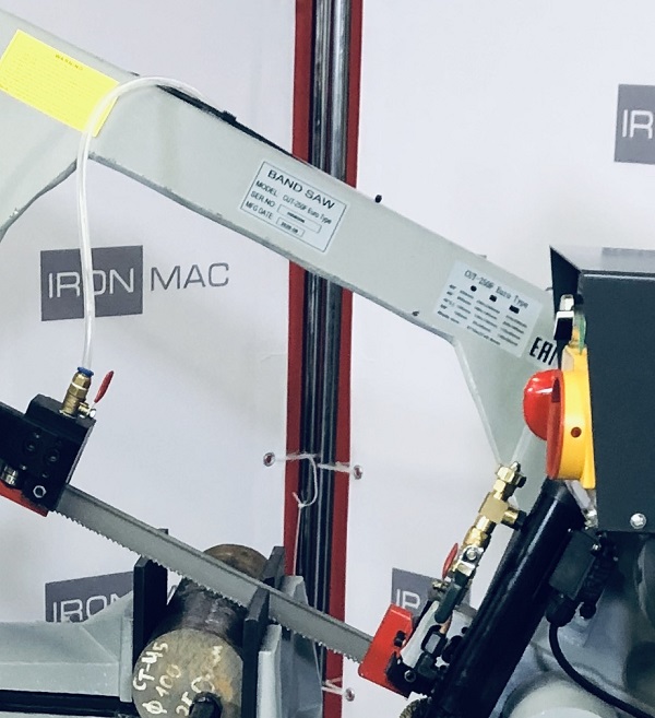 IRONMAC CUT-220F Euro Type  Встроенная рециркулирующая система подачи СОЖ 