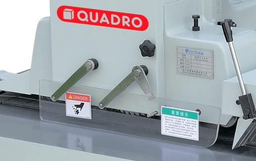 QUADRO MJ 153i  Защитное стекло  Предотвращает выброс обрезков, образует закрытый контур для лучшего отвода опилок 