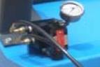 AE&T RSM-585  Контроль давления  Ручной гидравлический насос оборудован механическим манометром для визуального контроля давления 
