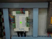 Контроллер TL-410C - автономный контроллер 3х осей движения. Интуитивно понятен в освоении, обеспечивает высокую скорость и точность работы лазерного станка. Возможность управления 3мя осями: X, Y, Z (по высоте электро-механически), U (поворотная ось) по