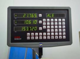 X40100 c УЦИ Многофункциональная УЦИ SINO SDS6-3V позволяет отслеживать перемещение по трем осям с дискретностью до 0,001 мм